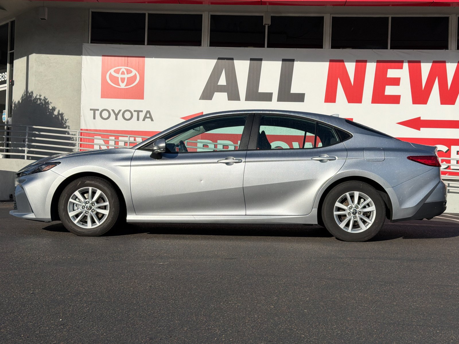 Used 2025 Toyota Camry LE FWD image 2