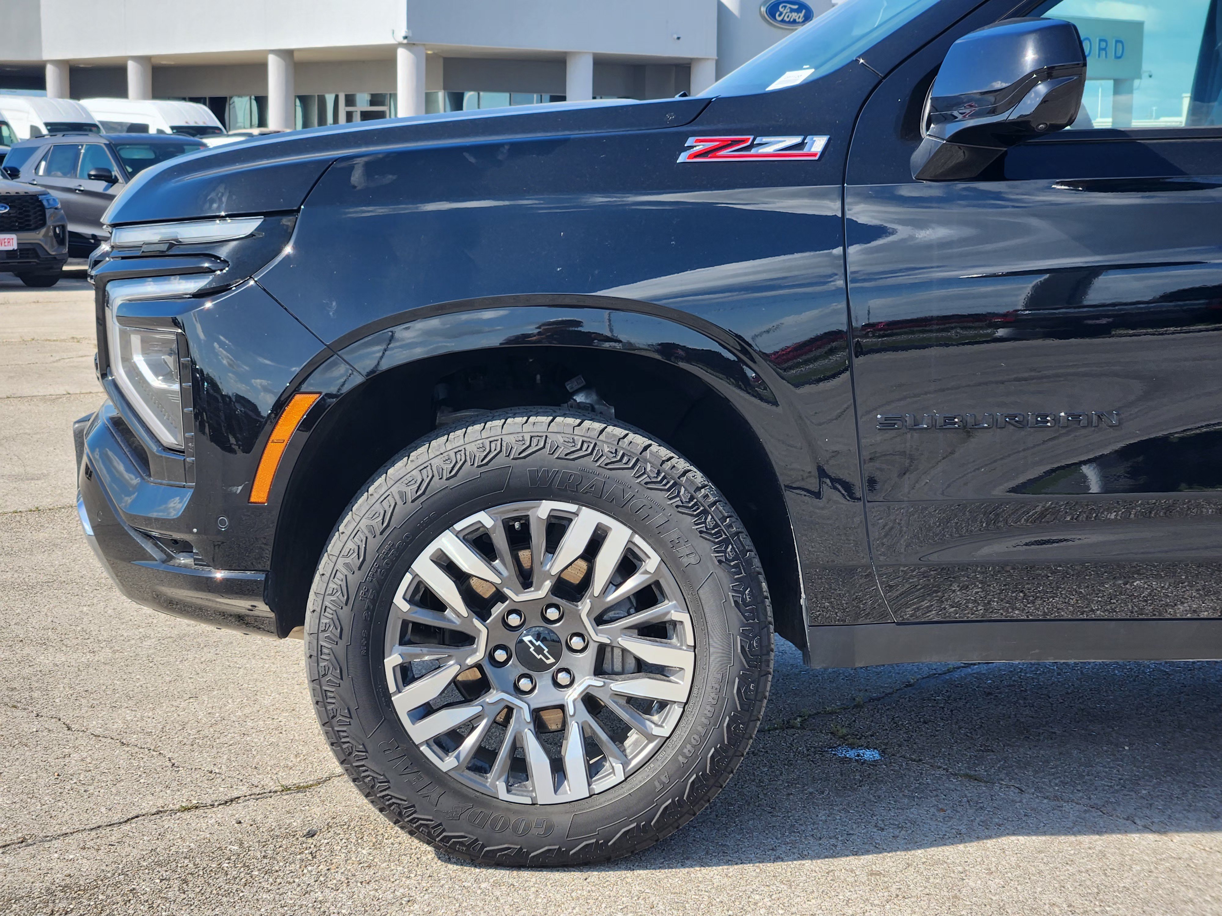 Used 2025 Chevrolet Suburban Z71 AWD/4WD image 8