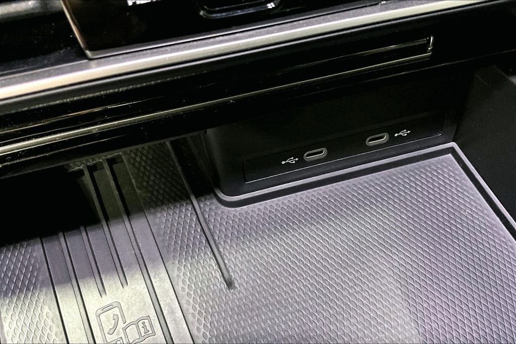 Used 2025 Volkswagen Atlas SE image 30