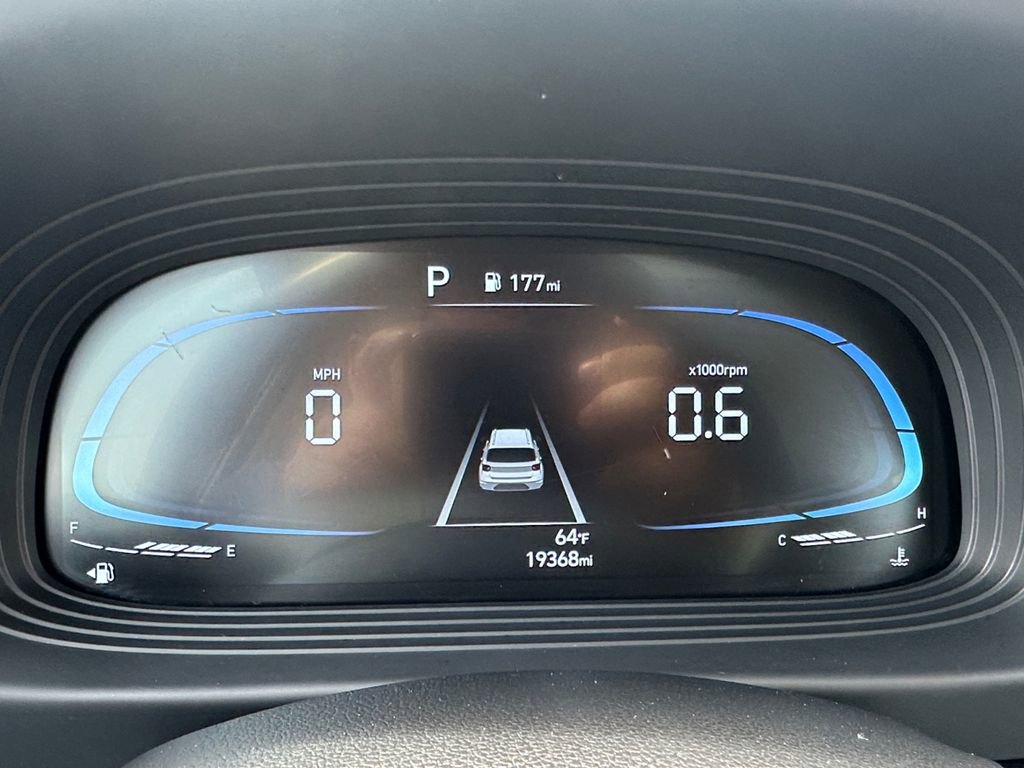 Used 2025 Hyundai Venue SEL FWD image 18