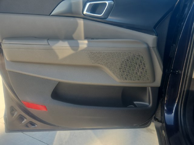 Used 2026 Kia Carnival LXS FWD image 10