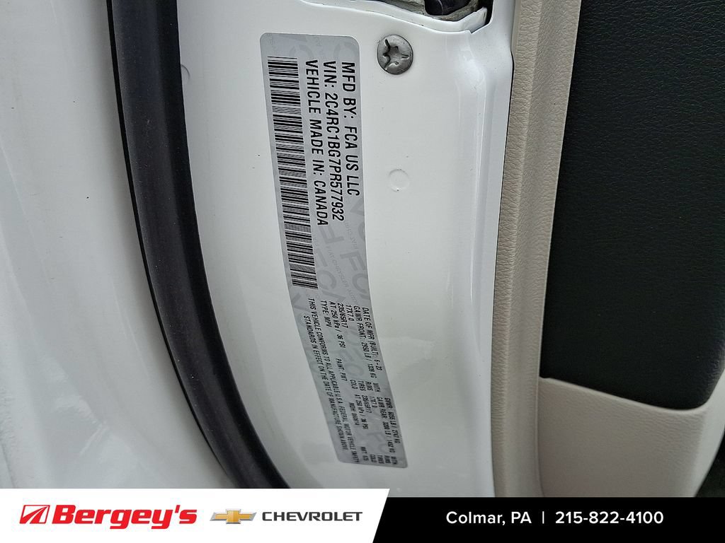 Used 2023 Chrysler Pacifica Touring-L FWD image 29
