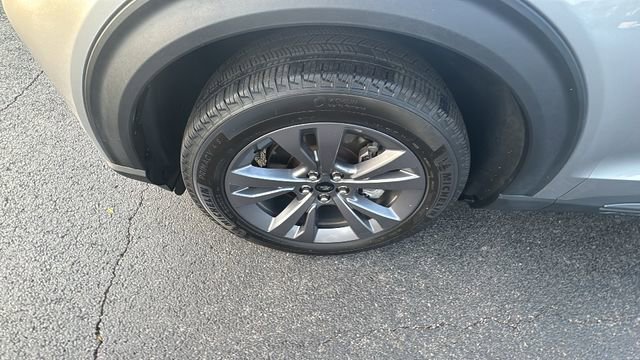 Used 2023 Ford Explorer XLT w/ Equipment Group 202A AWD/4WD image 41