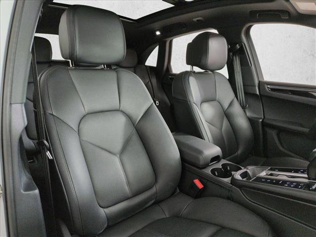Certified 2025 Porsche Macan Turbo image 22