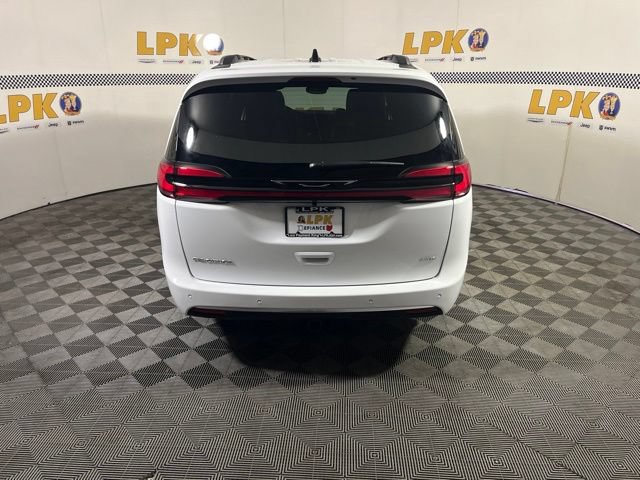 New 2027 Chrysler Pacifica Pinnacle AWD/4WD image 4