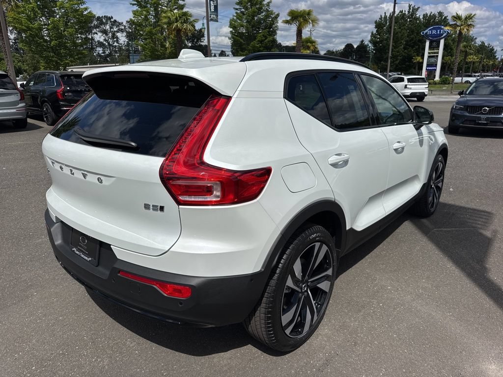 New 2026 Volvo XC40 B5 Plus w/ Climate Package AWD/4WD image 7