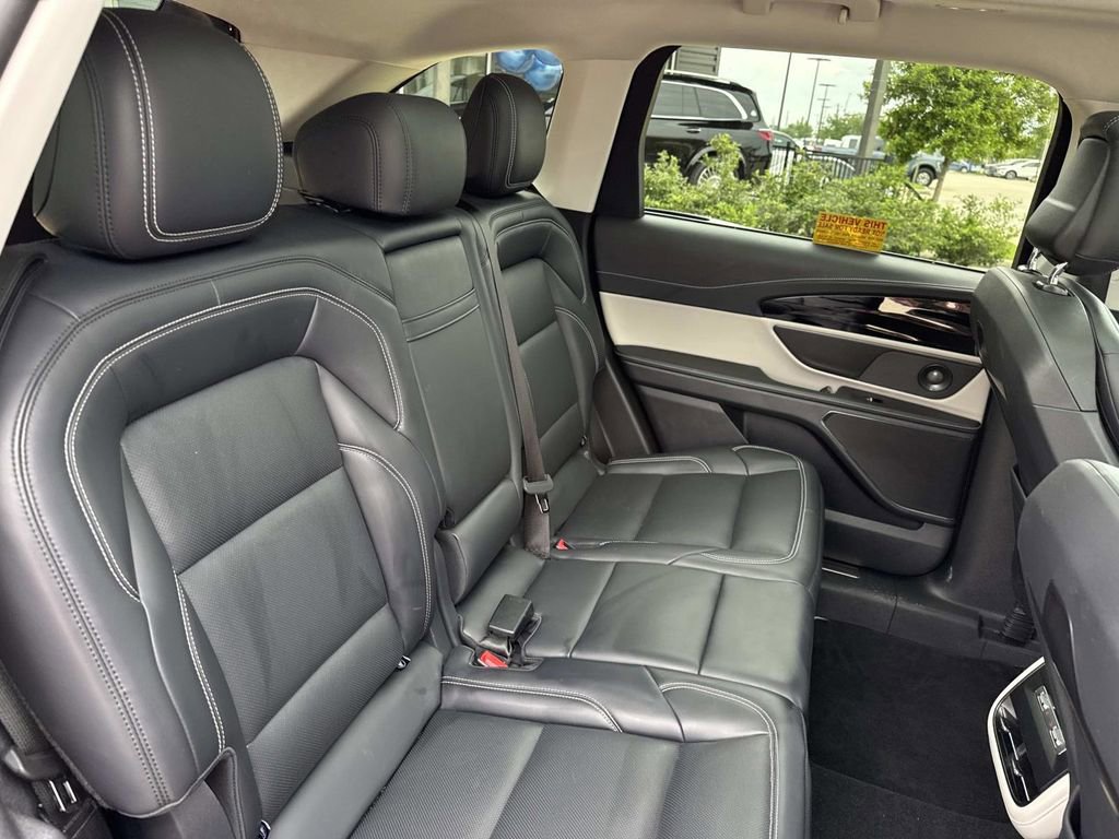 Used 2024 Lincoln Nautilus Premier w/ Equipment Group 102A image 11