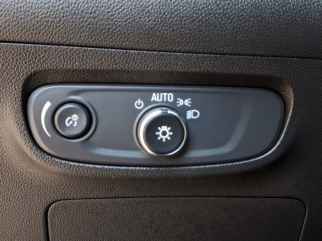 Used 2025 Buick Encore GX Avenir w/ Avenir Technology Package image 23