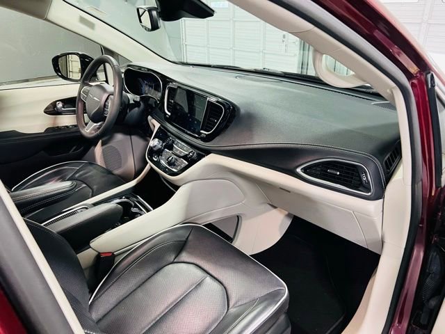 Used 2023 Chrysler Pacifica Limited image 35
