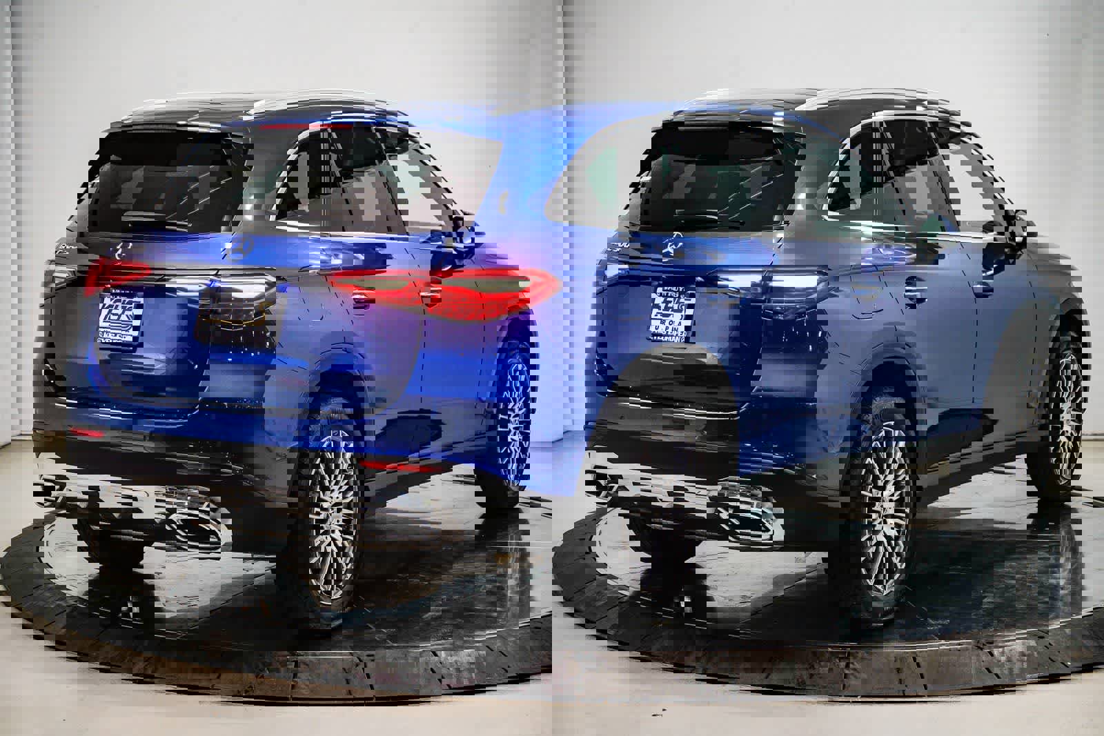 Used 2026 Mercedes-Benz GLC 300 image 4