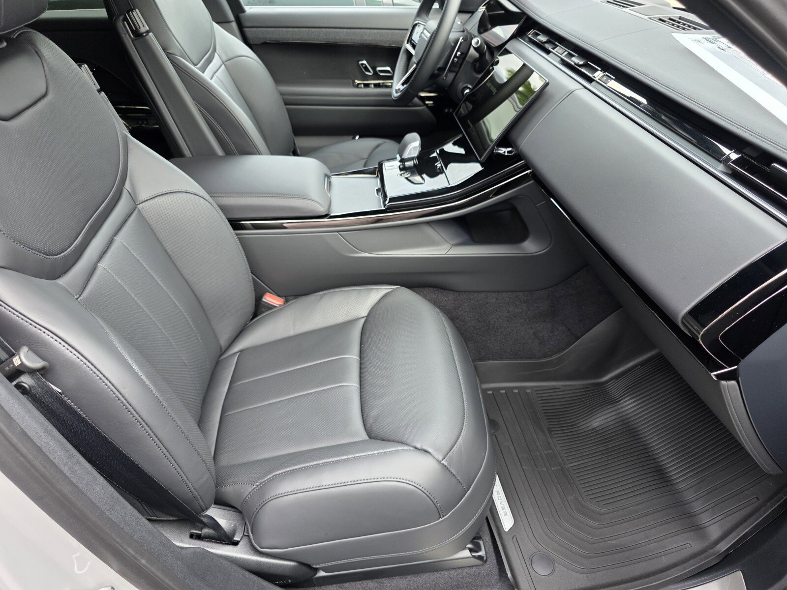 New 2026 Land Rover Range Rover Sport Dynamic SE image 3