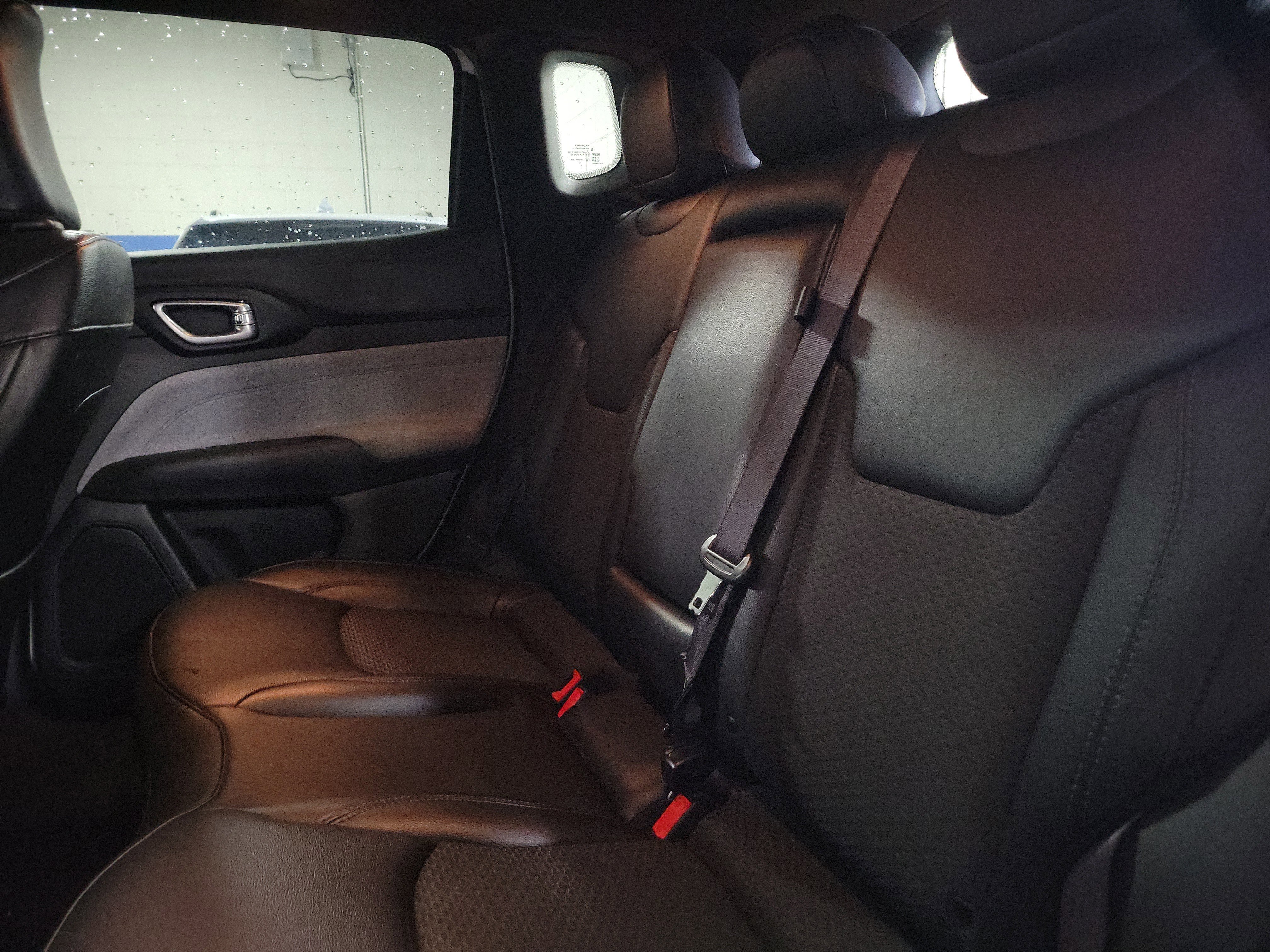 Used 2024 Jeep Compass Latitude AWD/4WD image 9