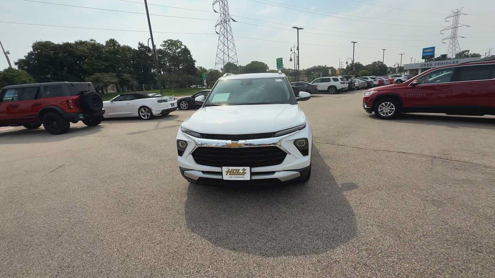 Used 2025 Chevrolet TrailBlazer LT FWD image 3
