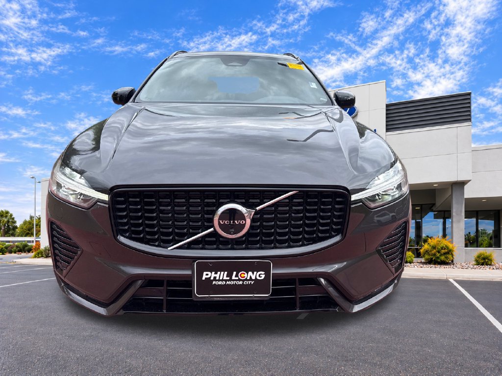 Used 2025 Volvo XC60 B5 Plus w/ Protection Package Premier AWD/4WD image 2
