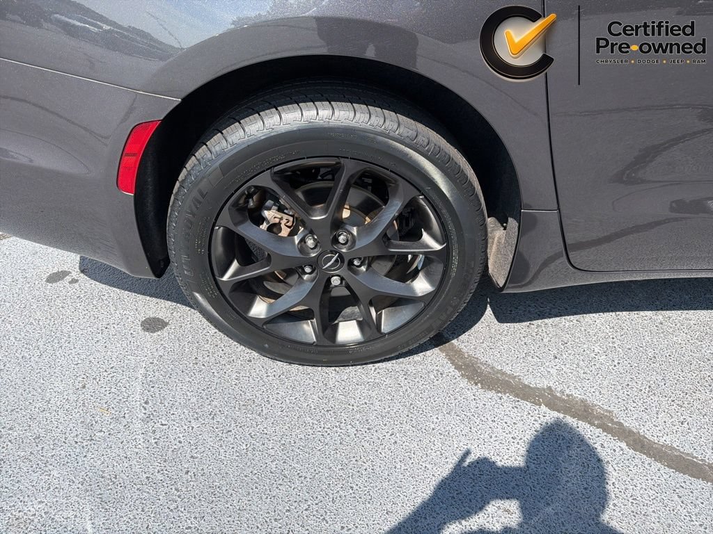 Certified 2023 Chrysler Pacifica Limited w/ Uconnect Theater Family Group AWD/4WD image 19