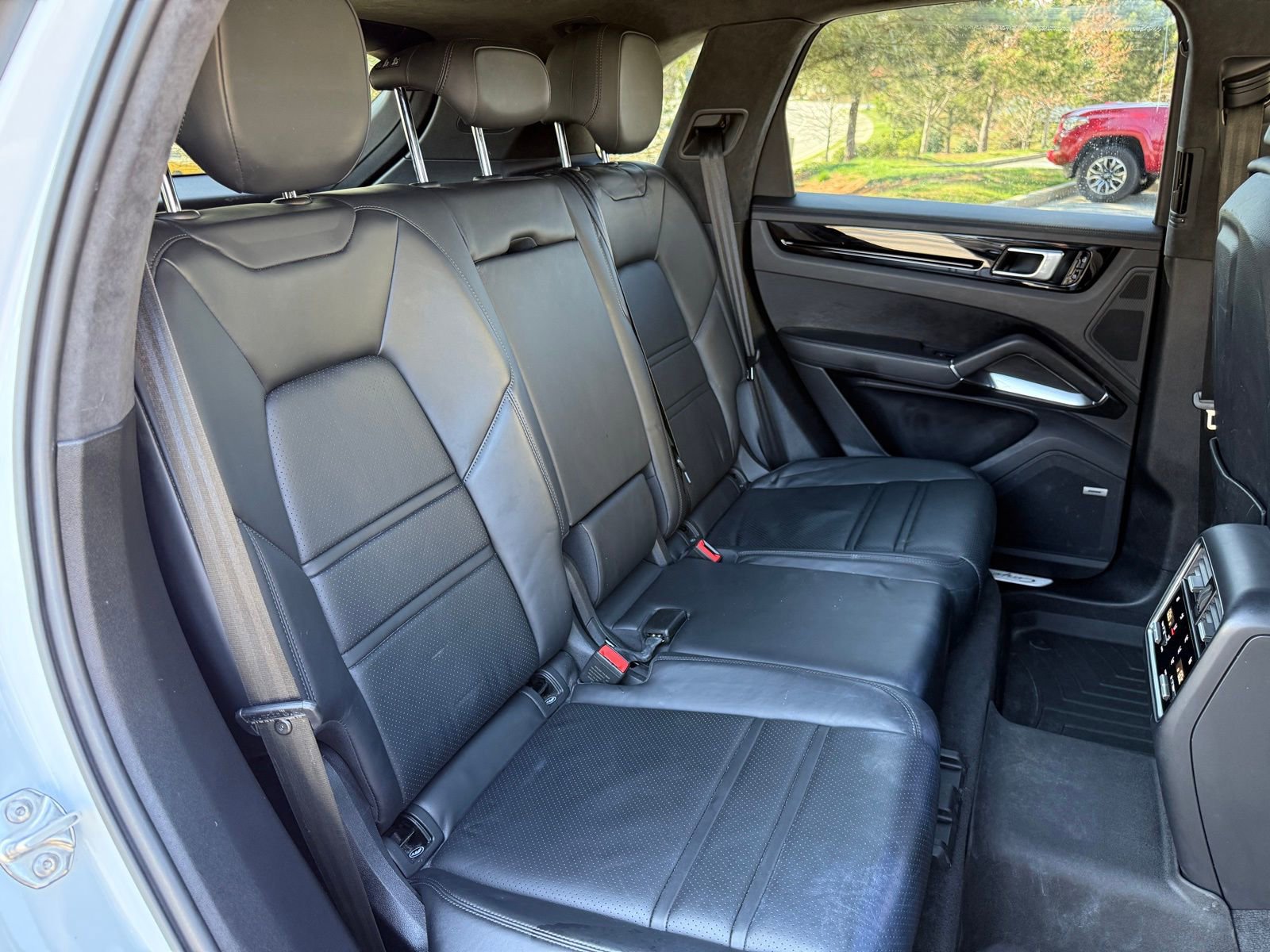 Used 2019 Porsche Cayenne Turbo image 43