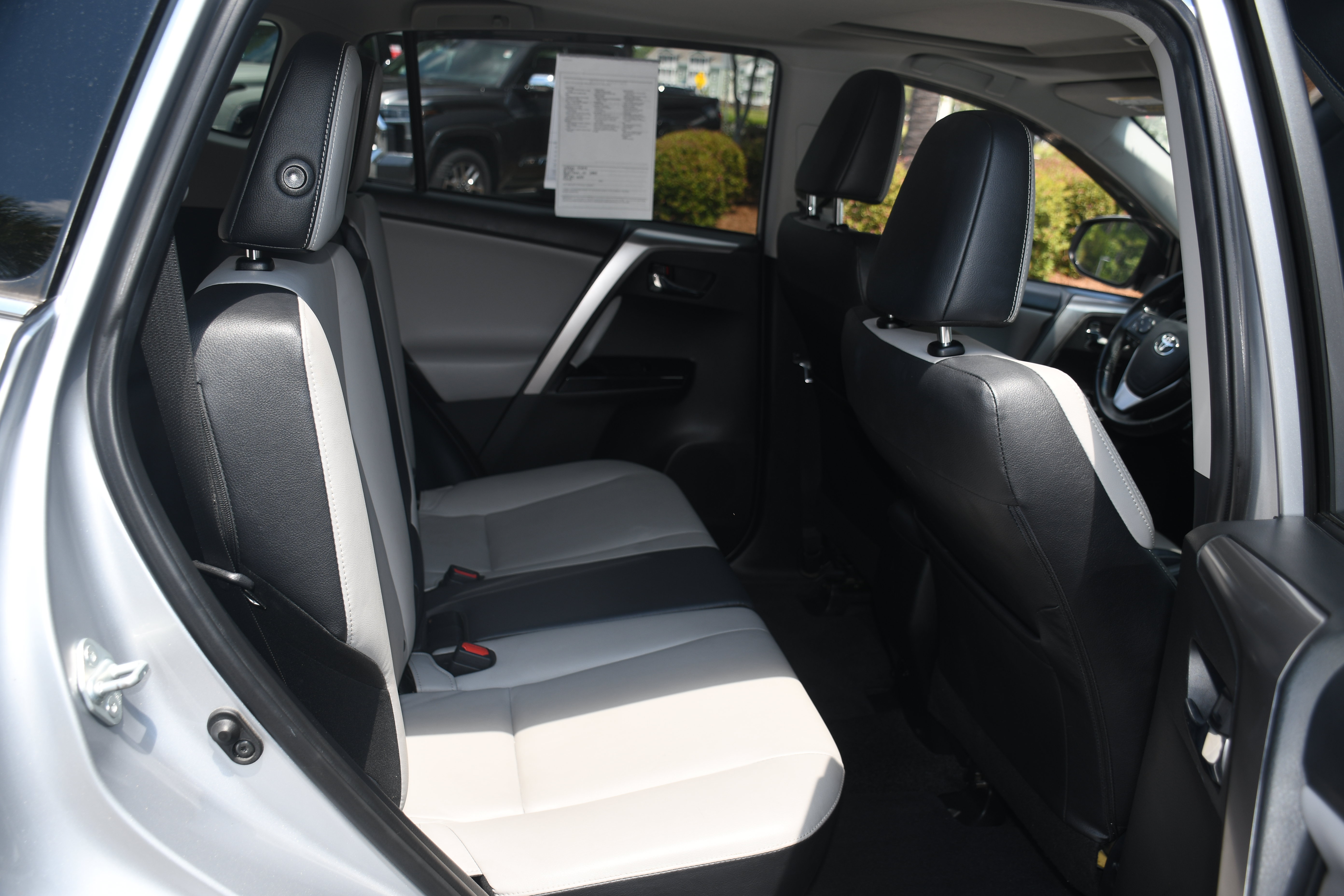 Used 2018 Toyota RAV4 Limited FWD image 19