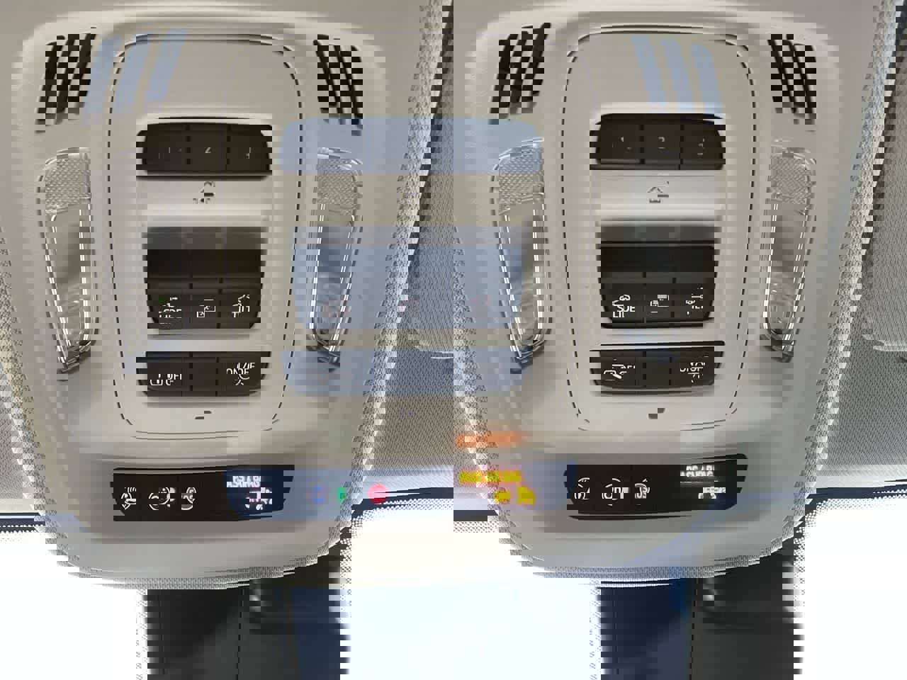 Used 2023 Buick Envision Avenir image 33