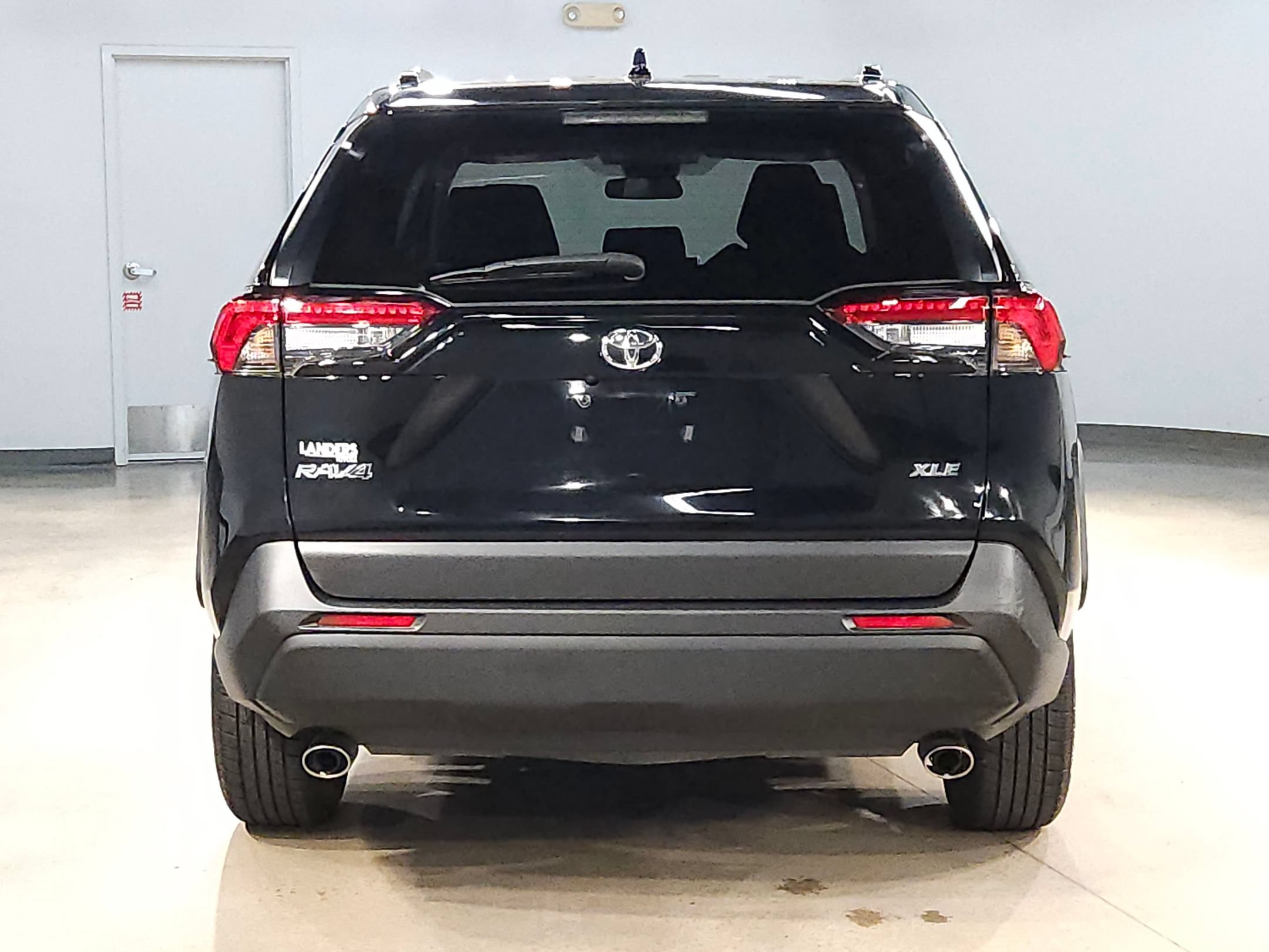 Used 2025 Toyota RAV4 XLE FWD image 6