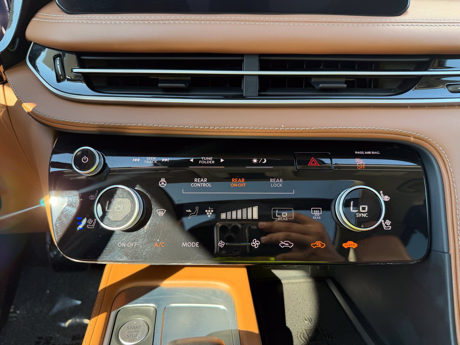 Used 2023 INFINITI QX60 Sensory AWD/4WD image 19