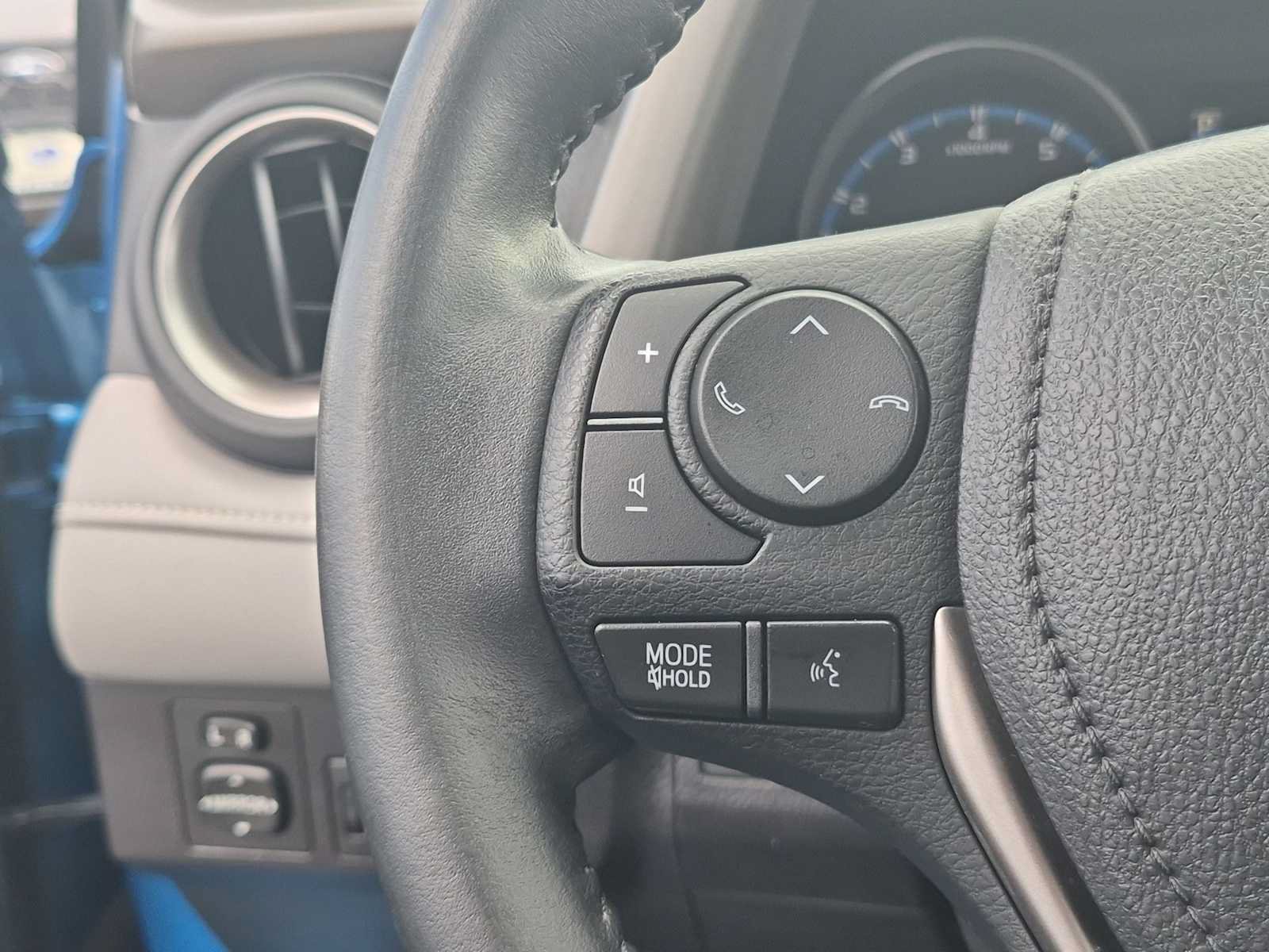Used 2018 Toyota RAV4 XLE w/ Plus Extra Value Package FWD image 23