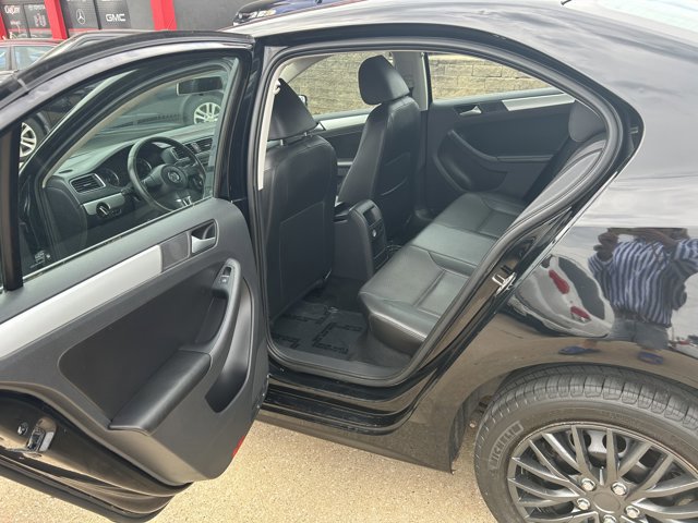 Used 2013 Volkswagen Jetta SE FWD image 6