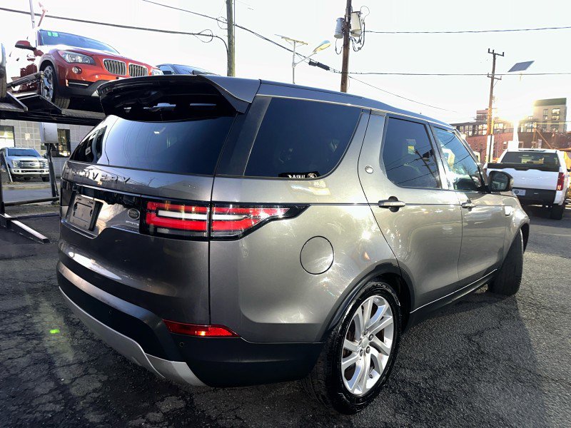 Used 2017 Land Rover Discovery HSE image 8