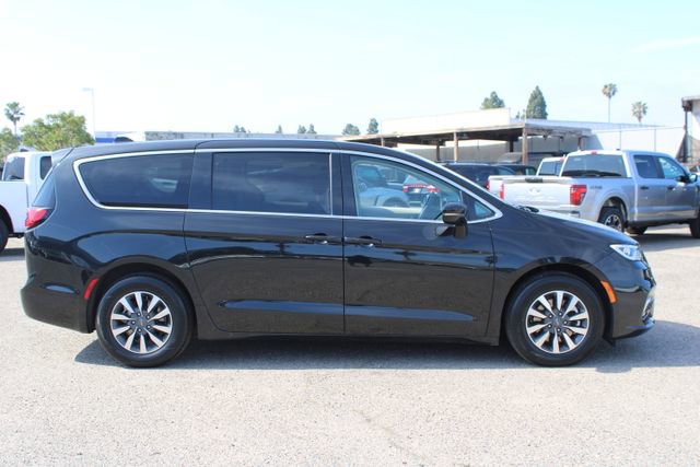 Used 2024 Chrysler Pacifica Limited FWD image 3