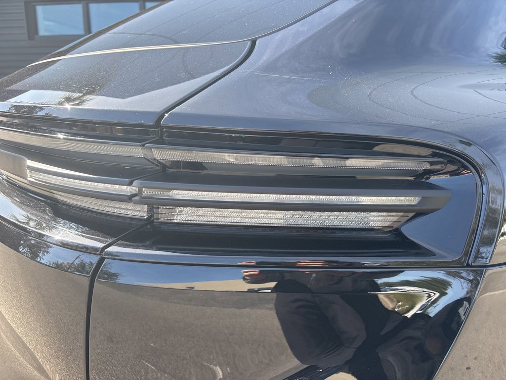 Used 2025 Porsche Macan Electric image 11