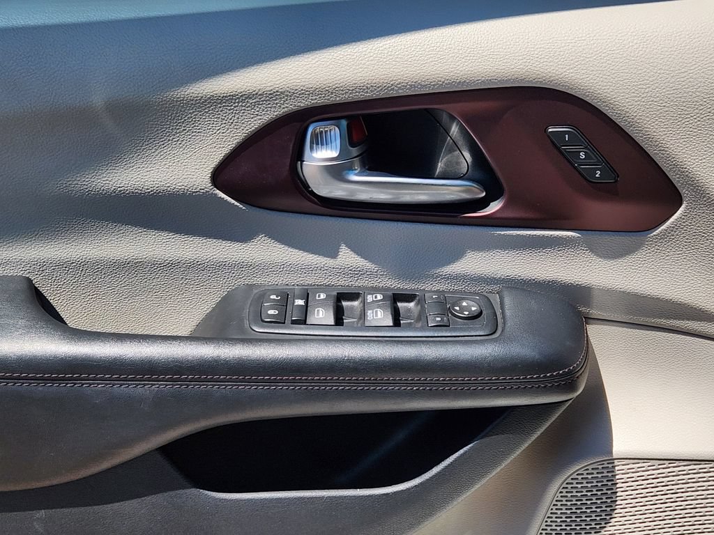 Used 2020 Chrysler Pacifica Limited FWD image 12