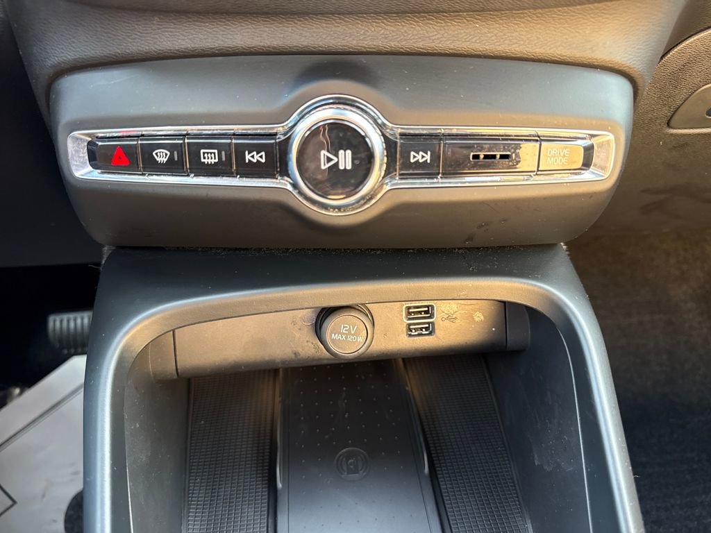 Used 2019 Volvo XC40 T5 Momentum image 22