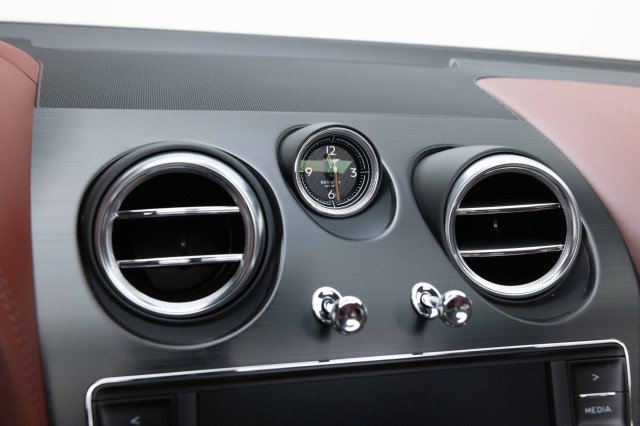 Used 2019 Bentley Bentayga image 40