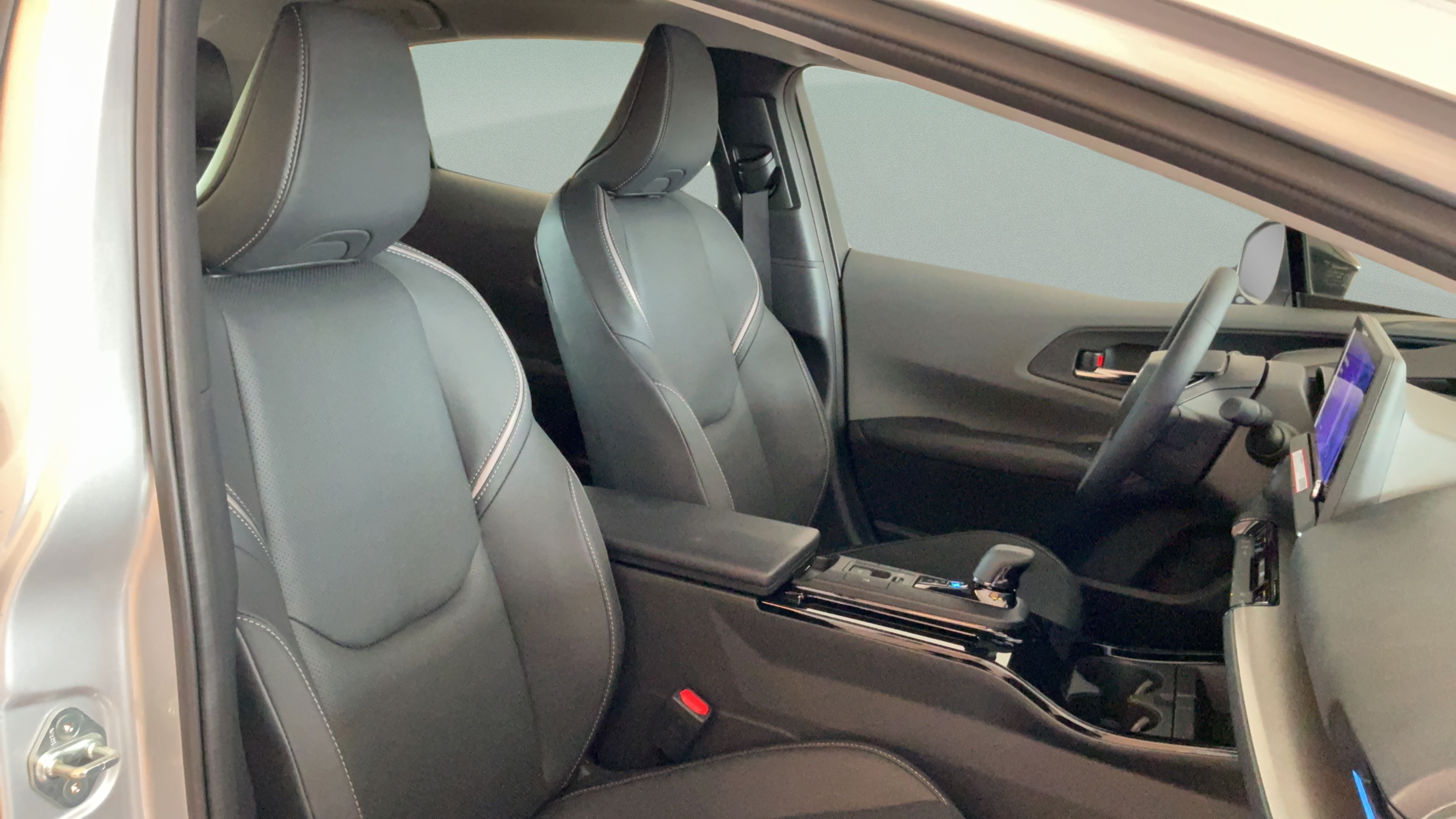 Used 2025 Toyota Prius Limited FWD image 27