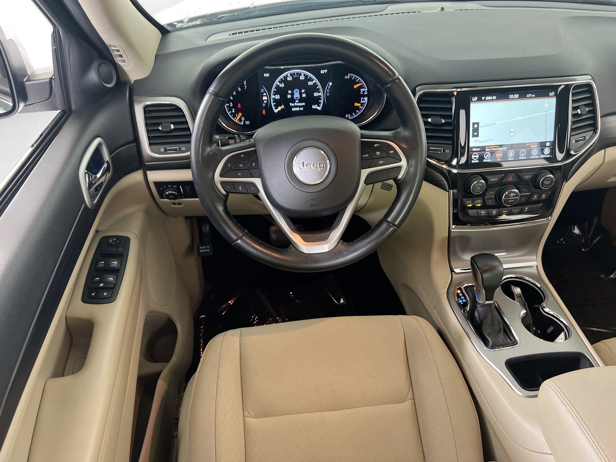 Used 2022 Jeep Grand Cherokee Laredo E image 19