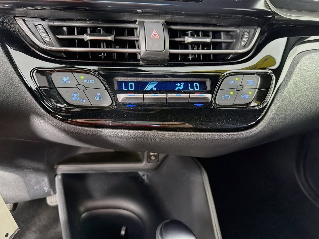 Used 2018 Toyota C-HR XLE FWD image 19