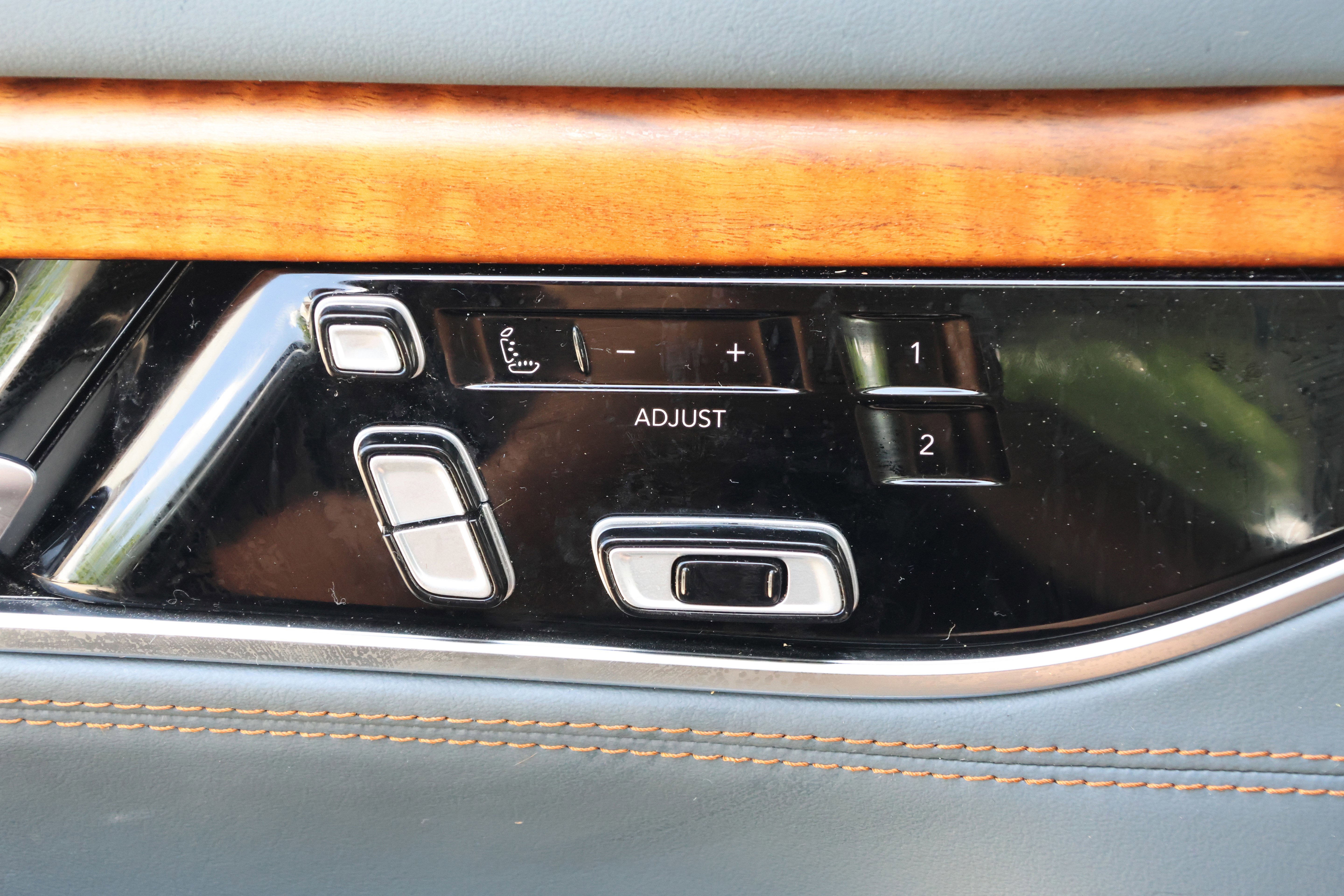 Used 2022 Jeep Grand Wagoneer Series II w/ Premium Group II AWD/4WD image 13