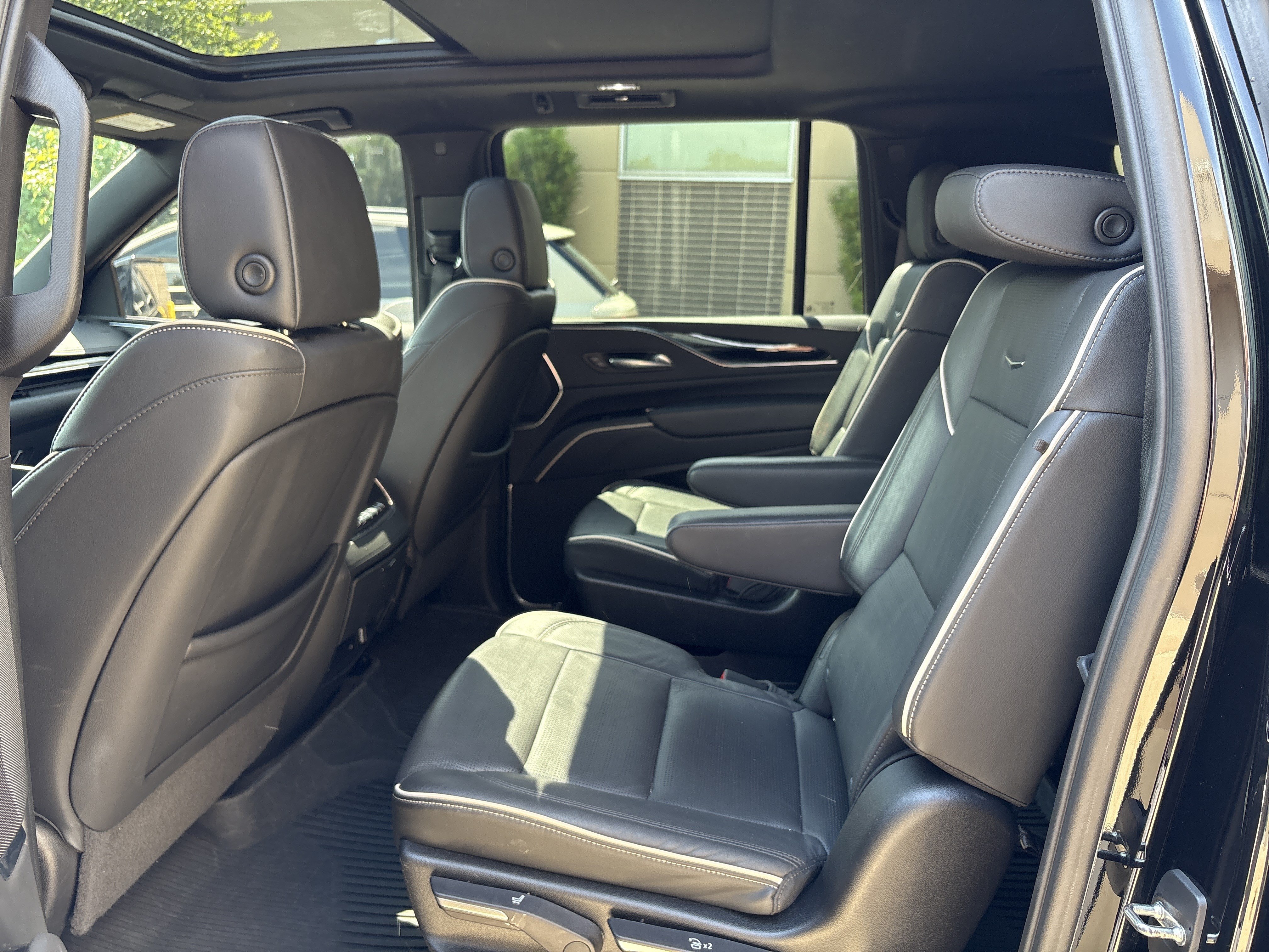 Used 2024 Cadillac Escalade ESV Sport w/ Touring Package AWD/4WD image 31