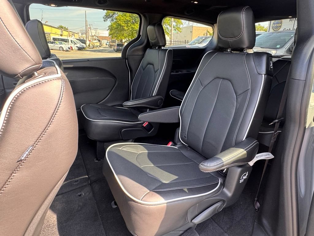 Used 2026 Chrysler Pacifica Limited w/ S Appearance Package AWD/4WD image 17