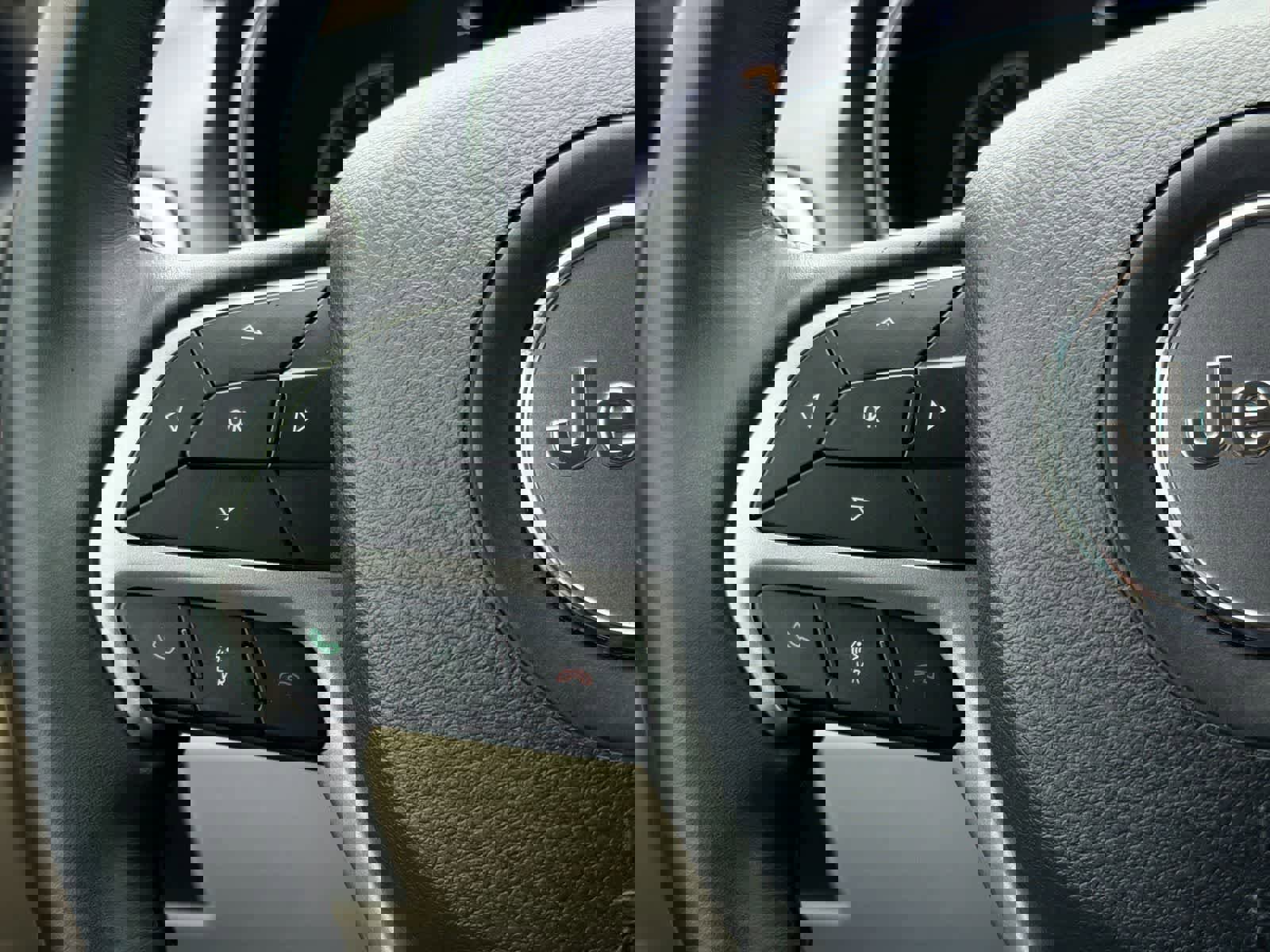 Used 2020 Jeep Grand Cherokee Limited image 25