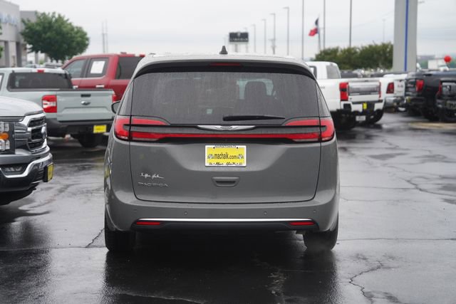 Used 2023 Chrysler Pacifica Touring-L FWD image 7