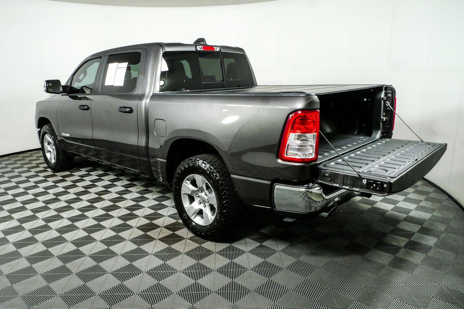 Used 2023 RAM 1500 Big Horn AWD/4WD image 32