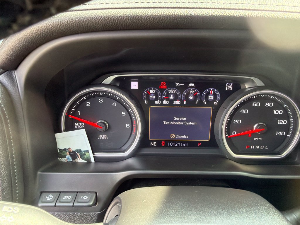 Used 2019 Chevrolet Silverado 1500 High Country w/ Technology Package AWD/4WD image 16