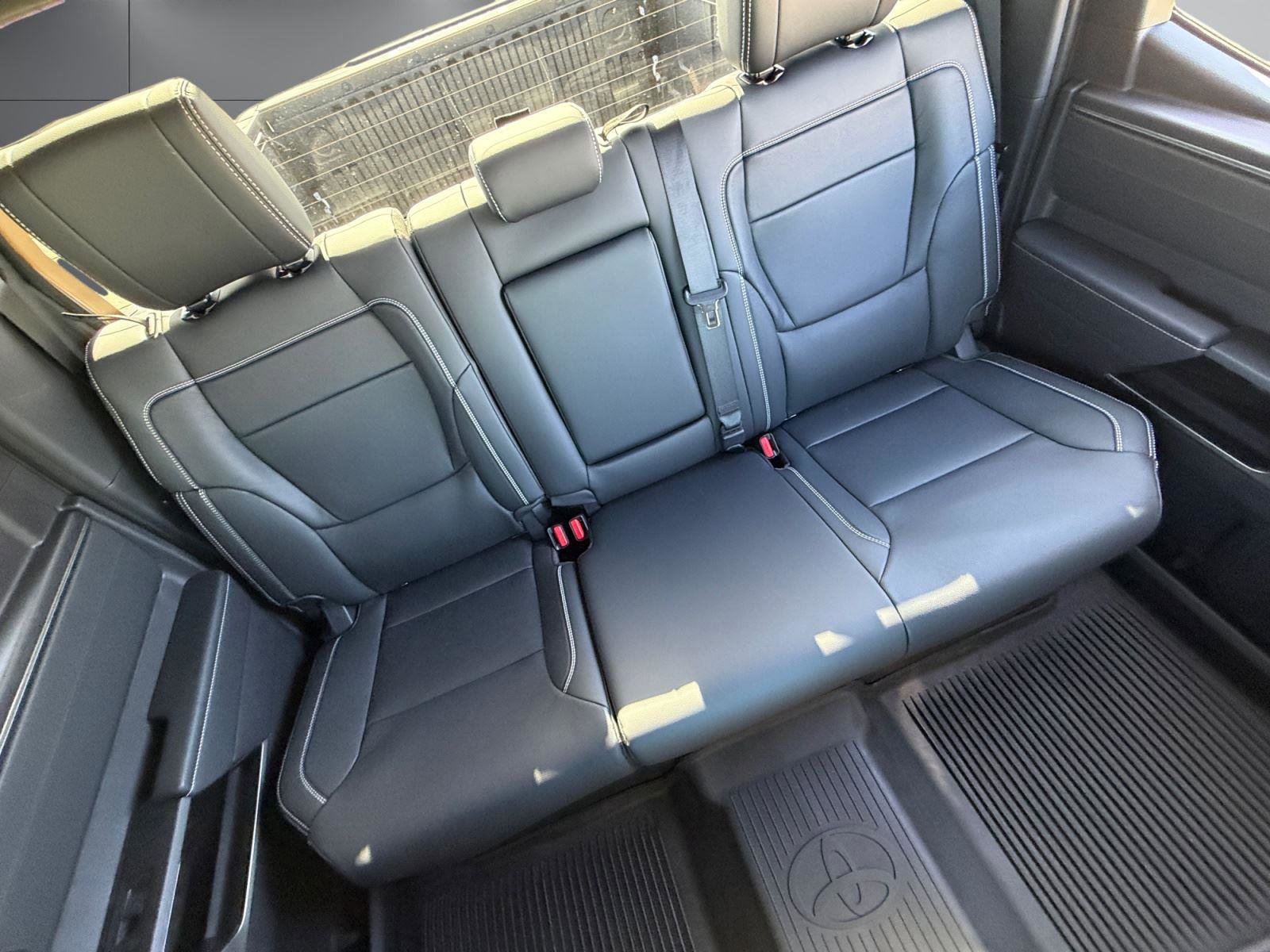 New 2026 Toyota Tundra Limited AWD/4WD image 17