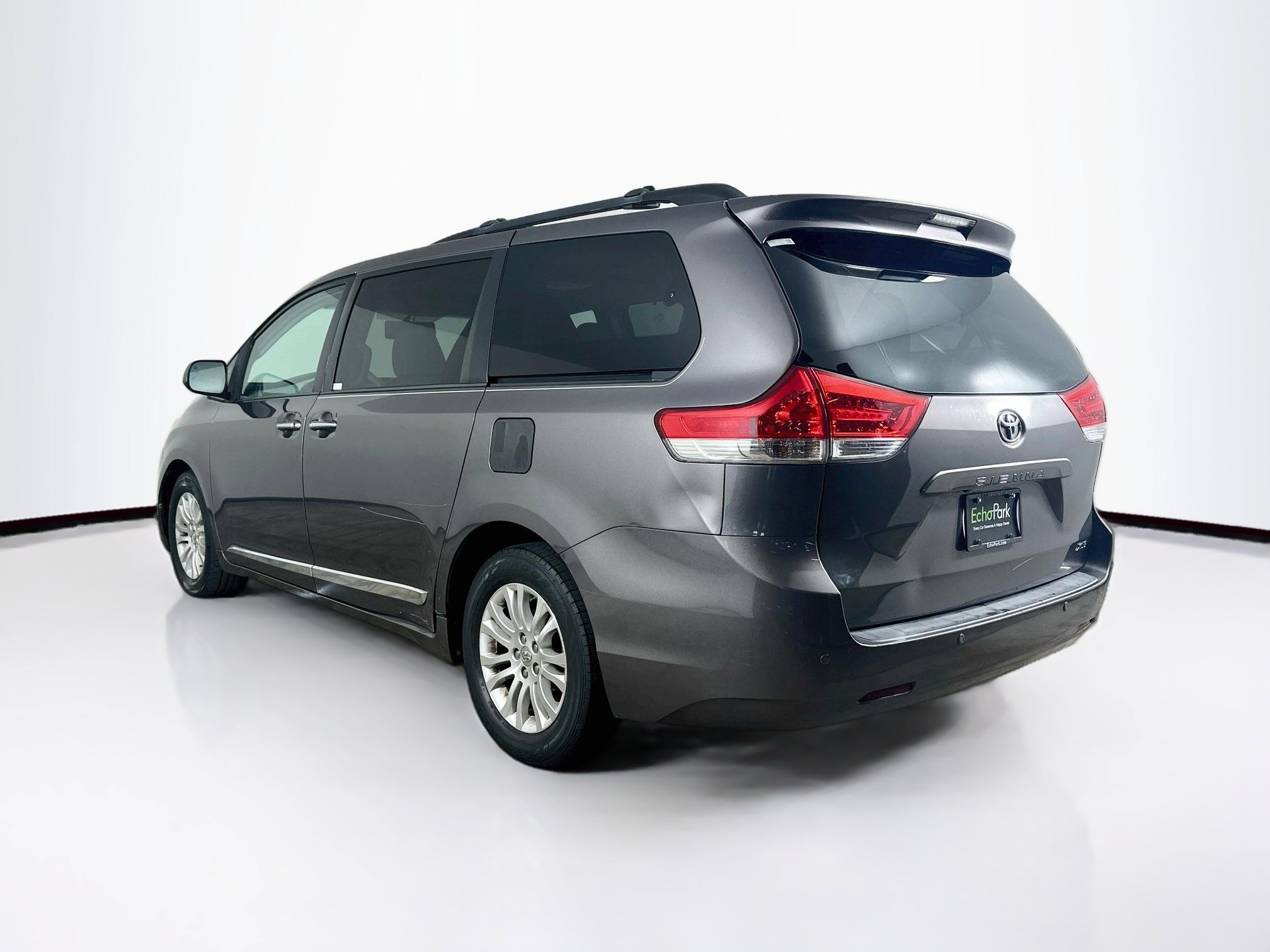 Used 2013 Toyota Sienna XLE FWD image 5