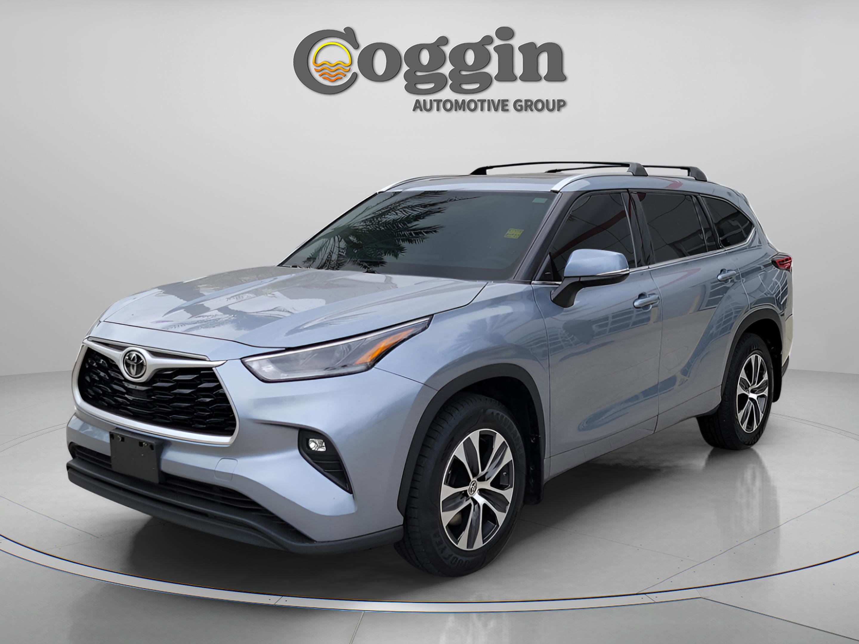 Used 2021 Toyota Highlander XLE AWD/4WD image 1