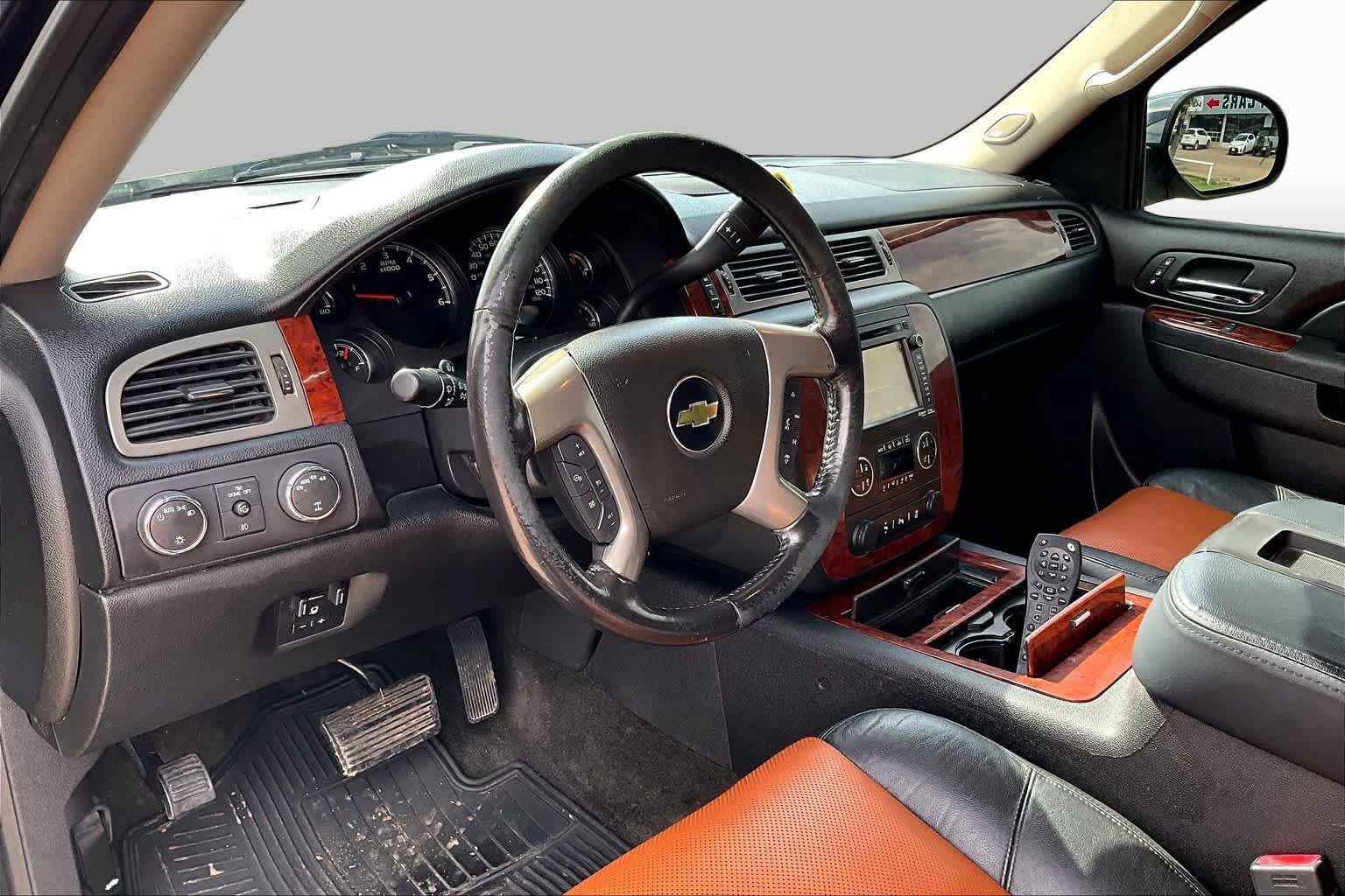 Used 2012 Chevrolet Avalanche LTZ AWD/4WD image 17