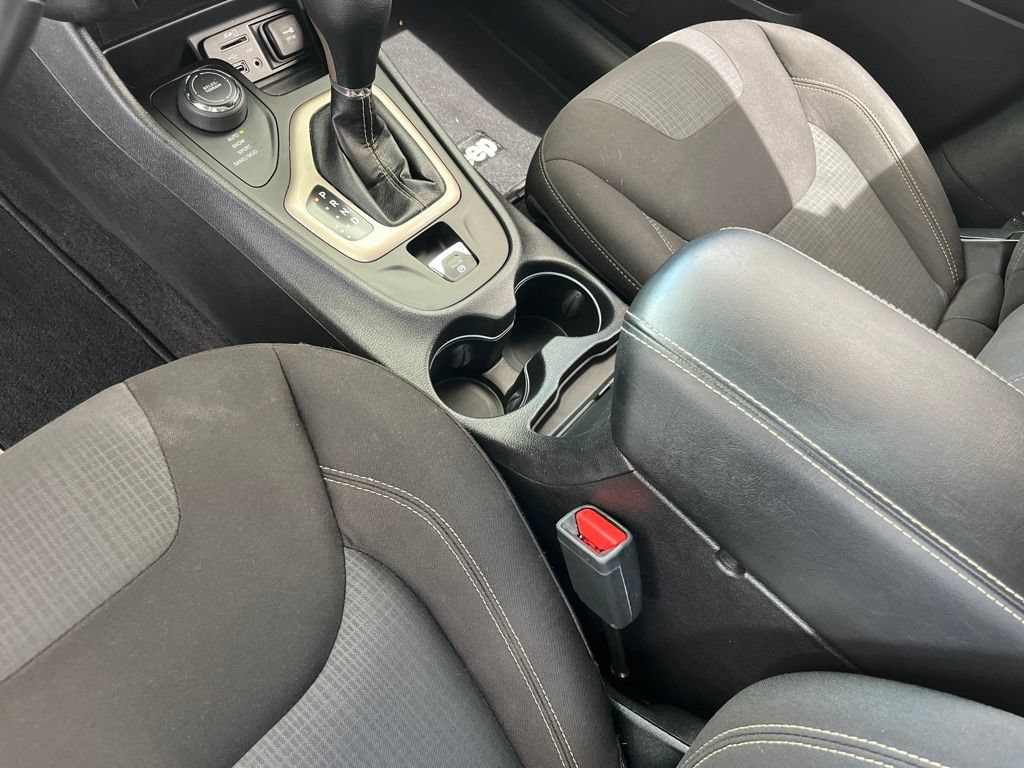 Used 2017 Jeep Cherokee Latitude w/ Safety/Convenience Group AWD/4WD image 20