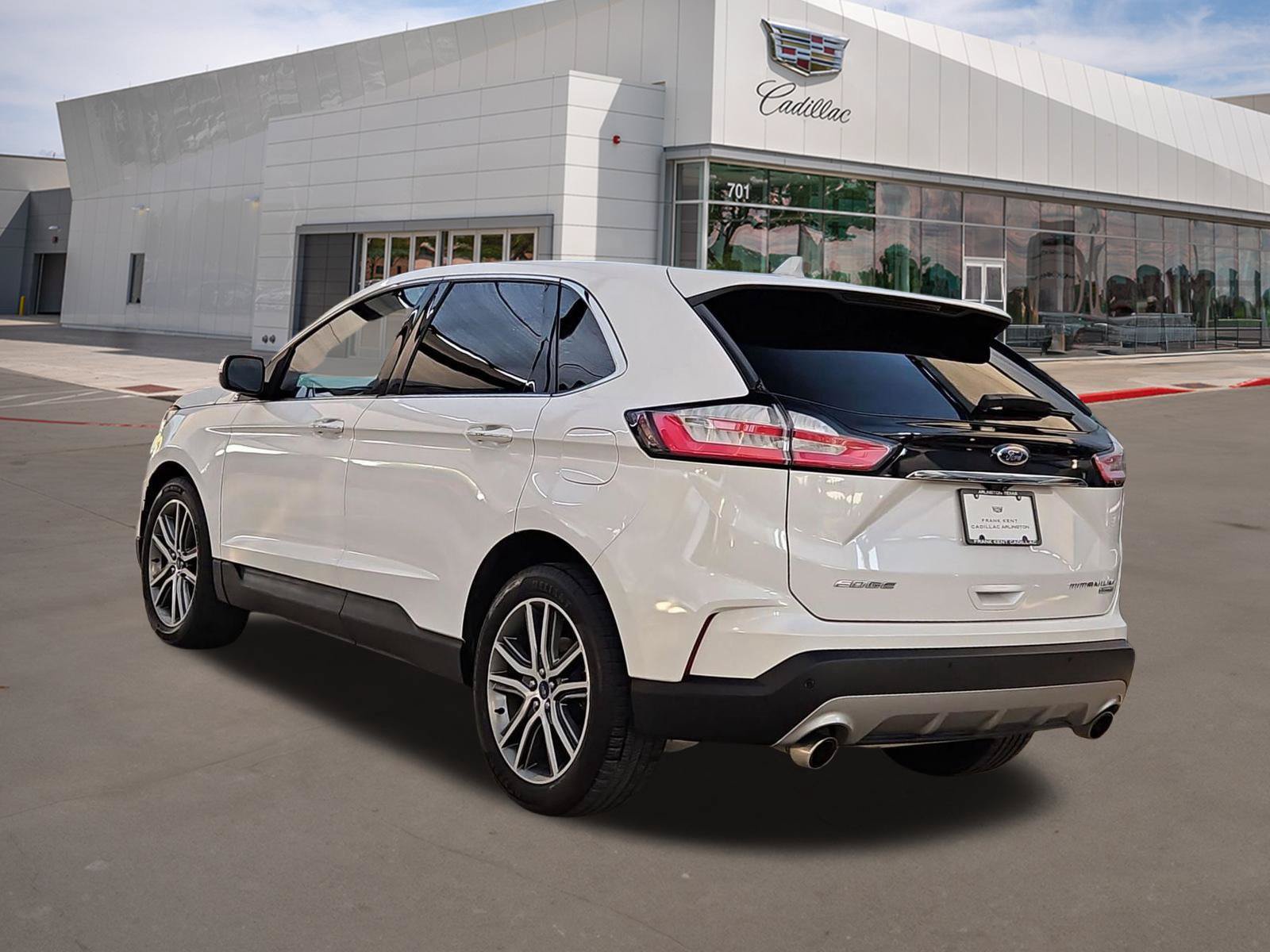 Used 2019 Ford Edge Titanium FWD image 4