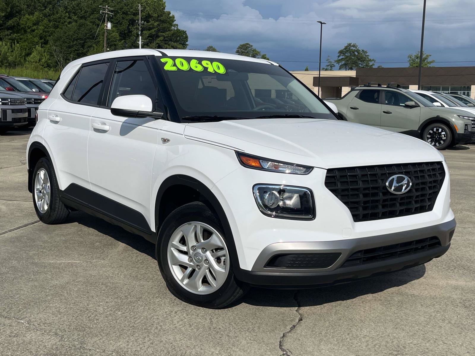 Certified 2025 Hyundai Venue SE FWD image 1