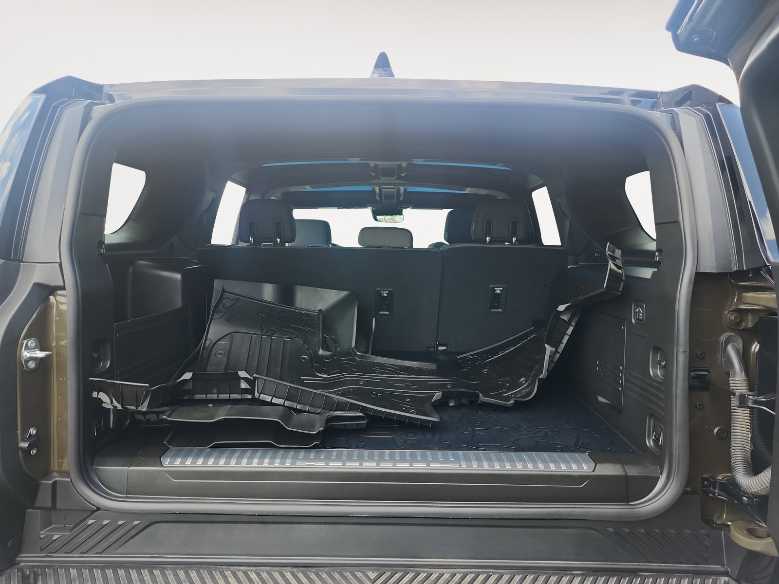 Used 2025 GMC Hummer EV 2X AWD/4WD image 16